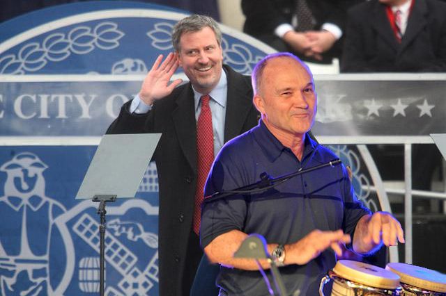 De Blasio really digs what Kelly can do on the bongos